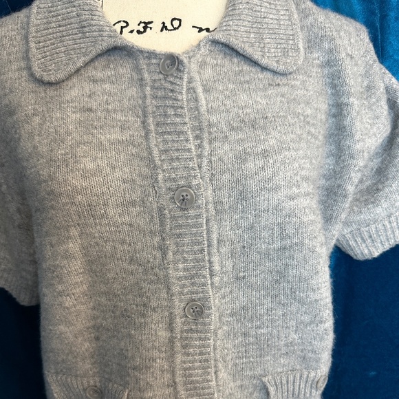 H&M Short Sleeve Grey Sweater Large - Picture 2 of 5